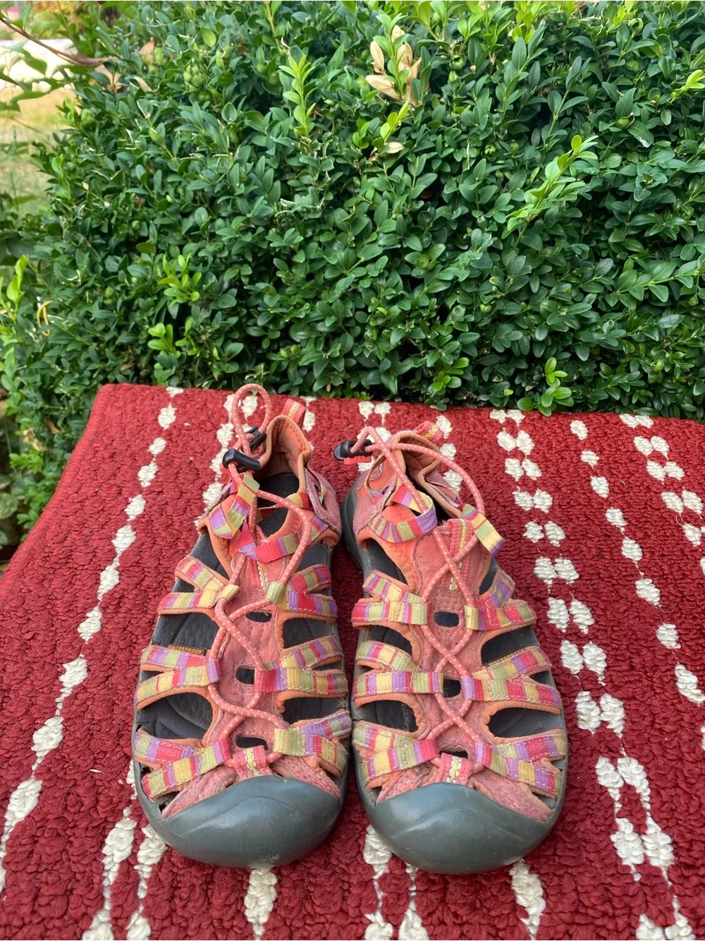 Keen Girl’s Multicolor Strappy Outdoor Coral and Pink Sandals Size 3